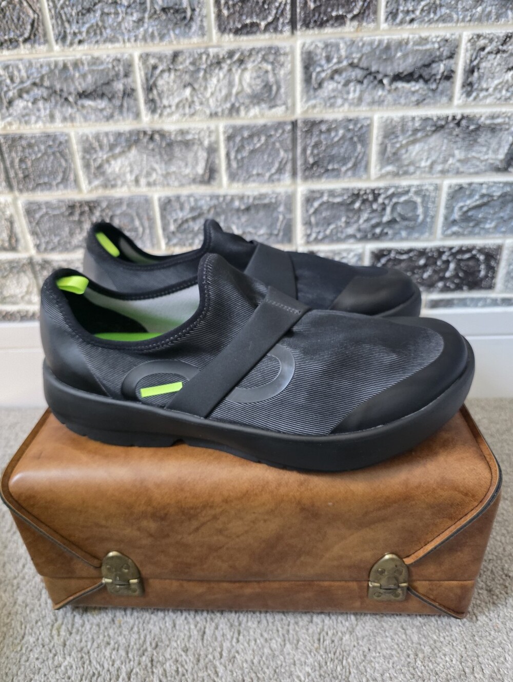OOFOS Men's Black Slip-On Athletic Shoes Size 13 - Picture 9 of 10